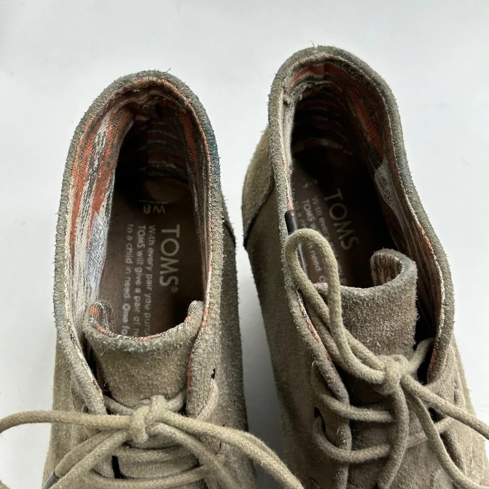 TOMS Suede Wedge Ankle Boots Taupe‎ Lace Up Women's Size 8
